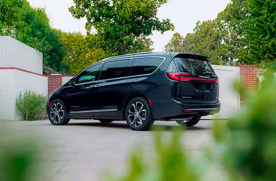 chrysler-pacifica-2021-exterior-1