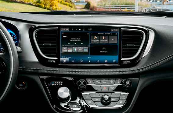 chrysler-pacifica-2021-pantalla-interior