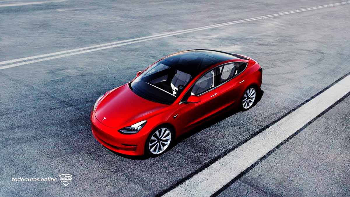 tesla-model-3-choca-contra-patrulla-y-culpan-al-piloto-automatico