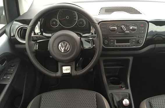 volkswagen-cross-up-2016-interior