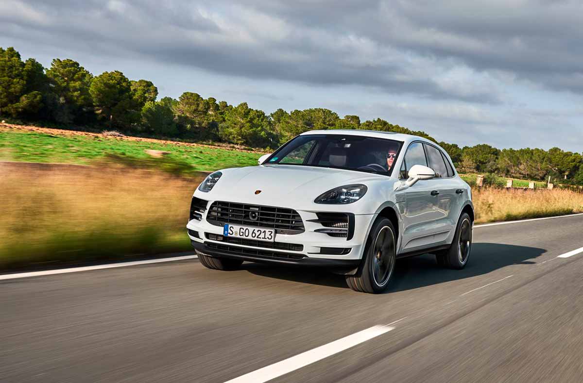 Otro SUV más potente que combina motor a combustible fósil y motor eléctrico es el Porsche Cayenne Turbo S E-Hybrid