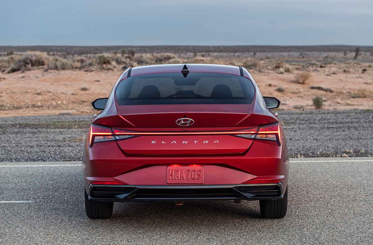 hyundai-elantra-2022-mexico-atras