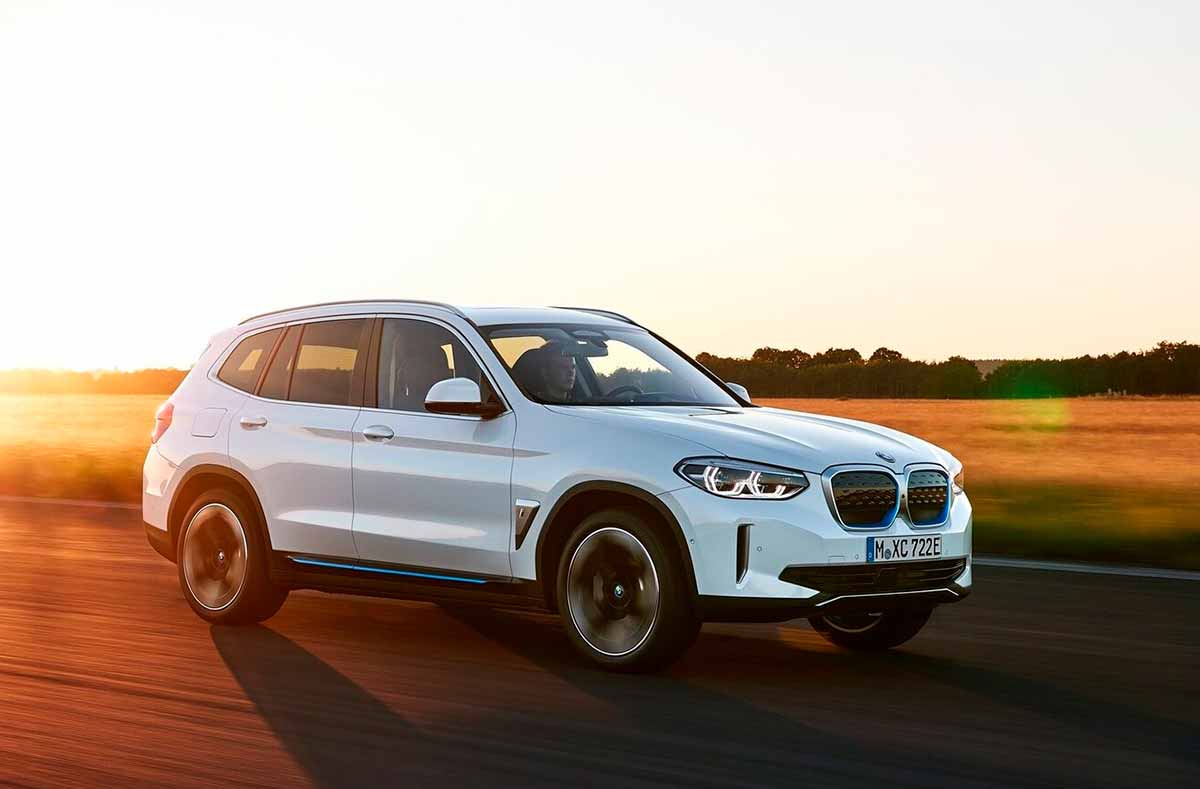 bmw-ix3-exterior-frente-manejando