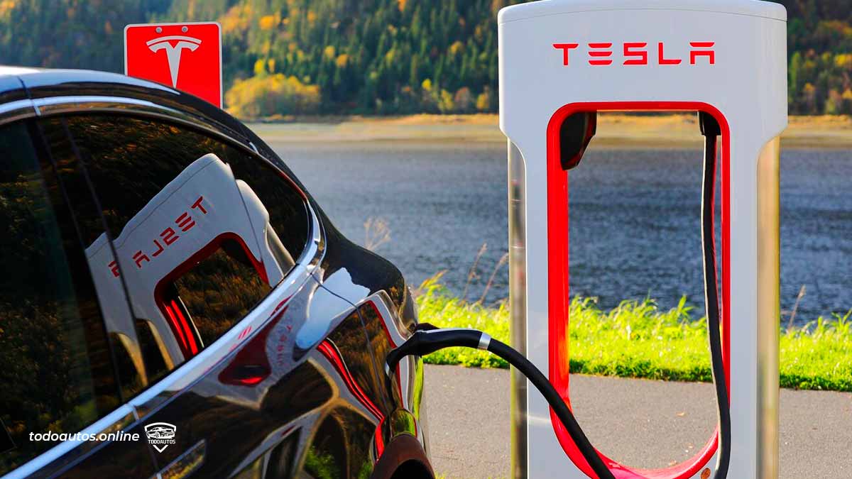 tesla-abrira-su-red-de-supercargadores-para-todos