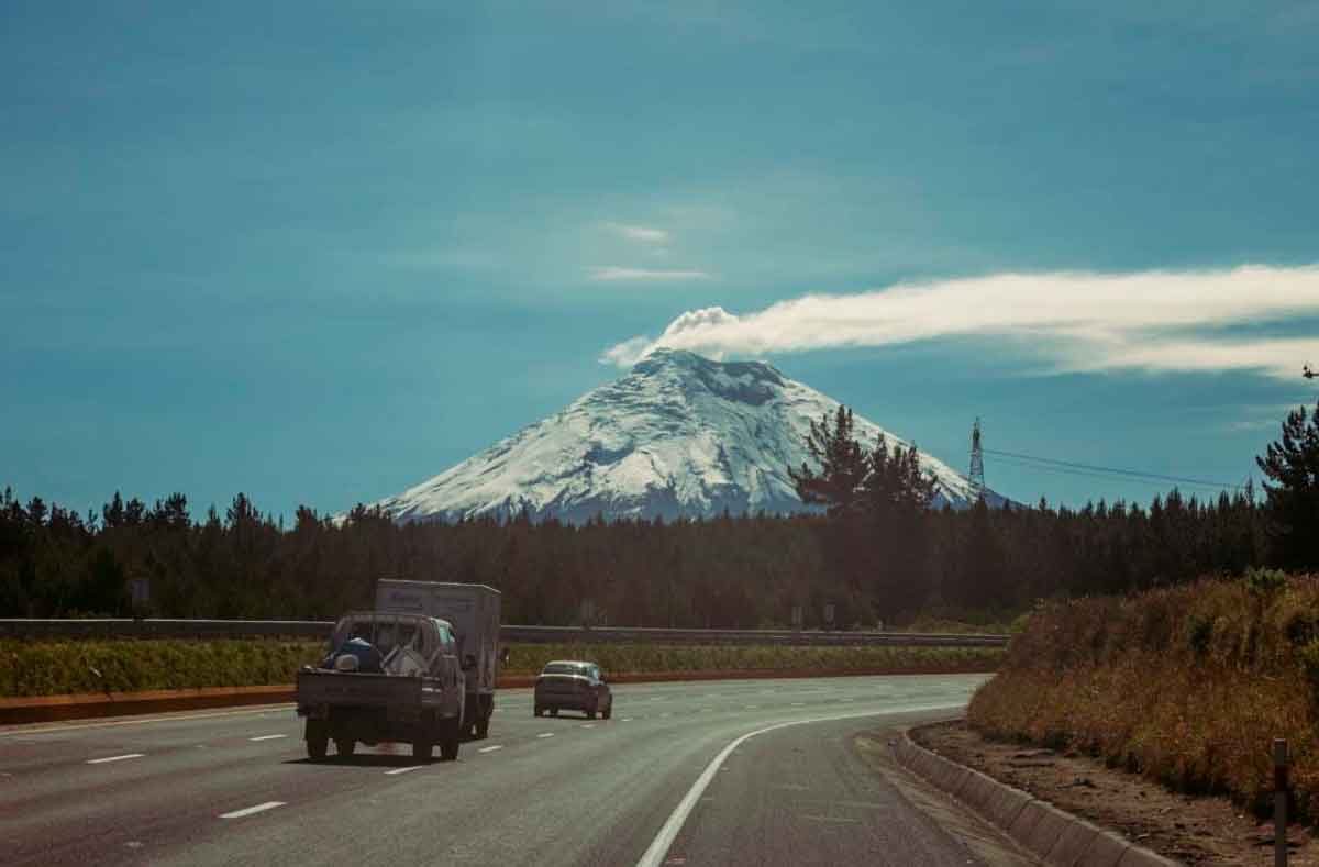 Camino del Volcan Cotopaxi, Ecuador. Las carreteras más peligrosas del planeta.