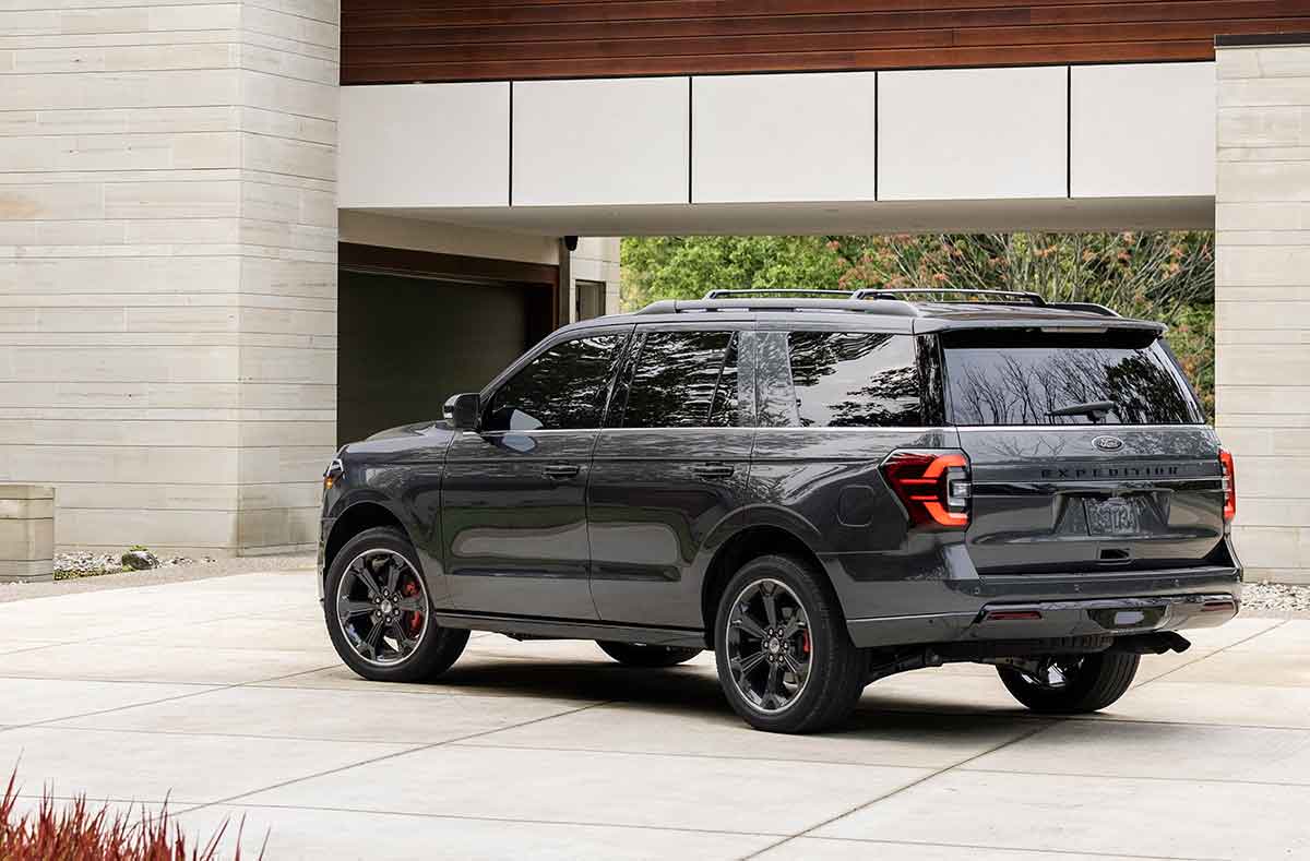 Ford-Expedition-Stealth-2022