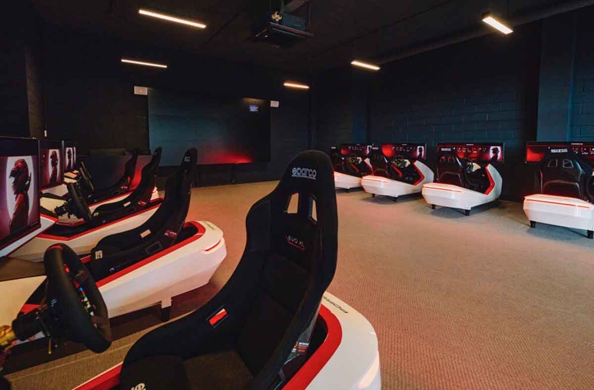 sala de videojuegos en el circuito de porsche