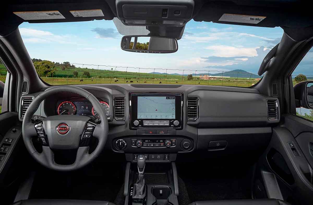 foto interior issan Frontier V6 Pro 4x