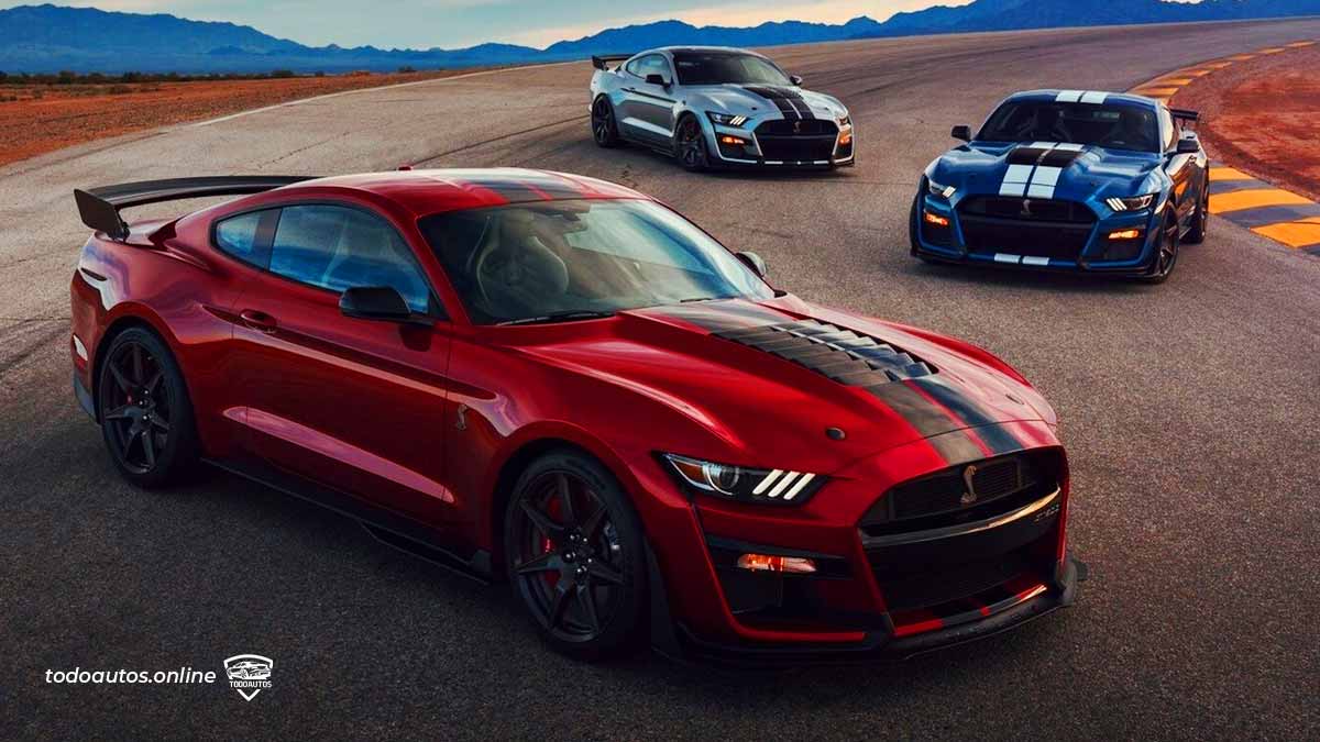 Roban 4 Shelby GT500 de la planta de Ford Motor Company en Michigan