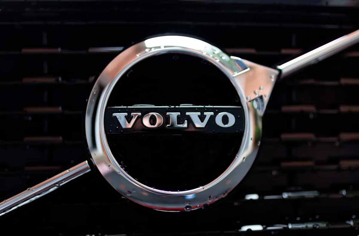Volvo fabrica palancas de cambio de cristal 