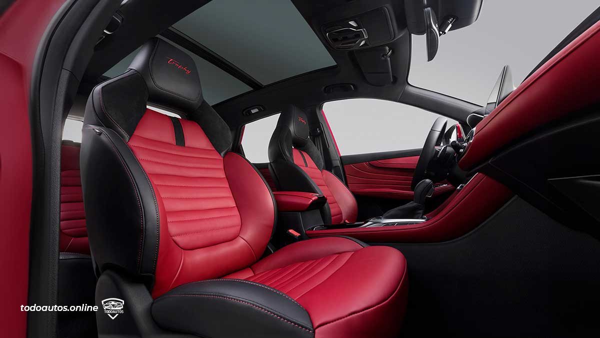 interior del MG HS 2024